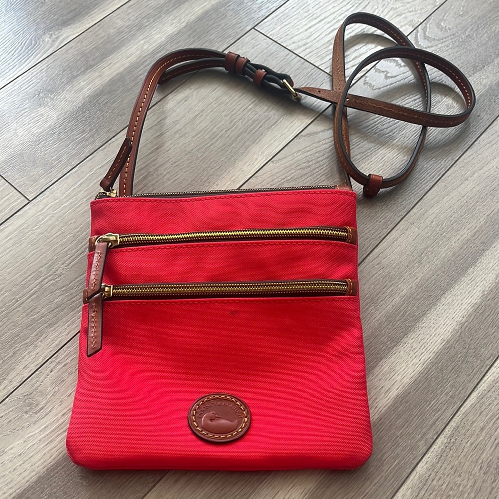 North/south triple zip Dooney & Bourke